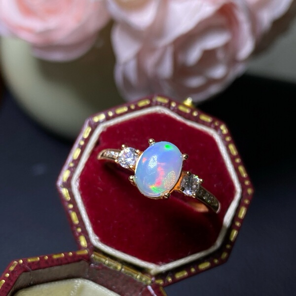 Elegant design ring with zircon