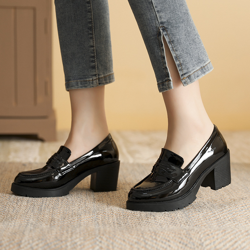 새로운 스타일의 하이힐 영국풍 여성용 슬립온 로퍼, 두꺼운 굽, 얕은 입구, 페이턴트 가죽, 두꺼운 밑창 신발