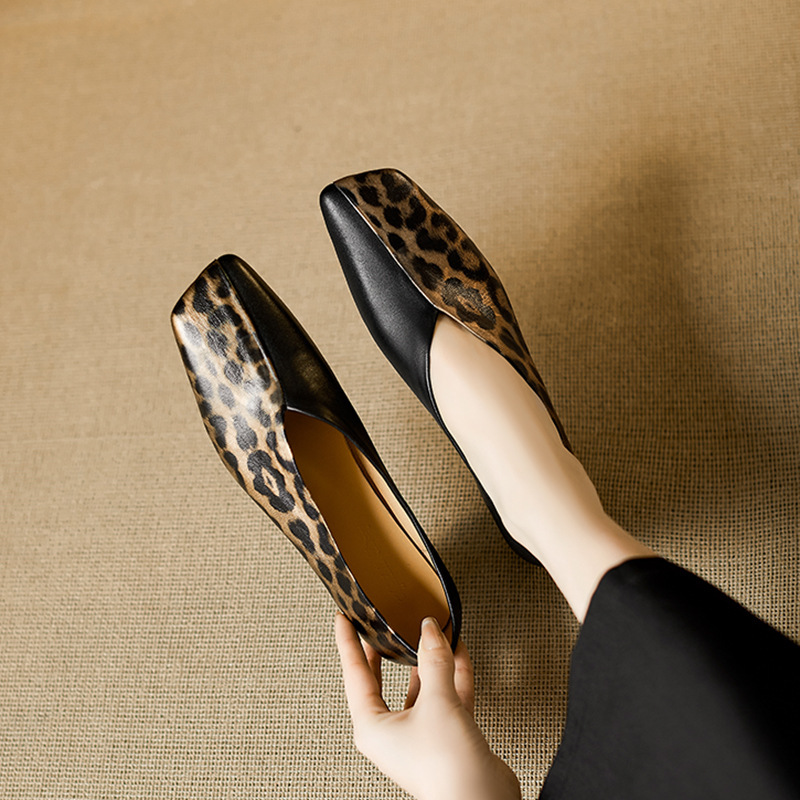Fashionable western leopard print V-mouth milk shoes commuter spring and autumn single-layer shoes French temperament square head 5cm thick heel high-heeled shoes for women