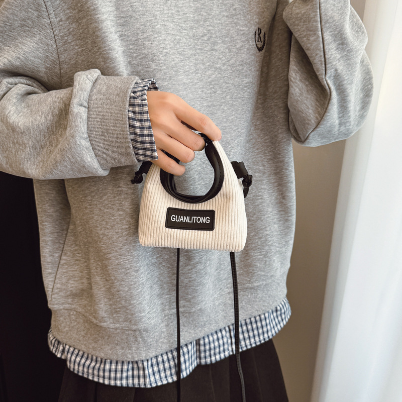 Bolso de niña de color sólido coreano lindo mini mochila de bebé otoño invierno nuevo bolso de hombro para niños de lana