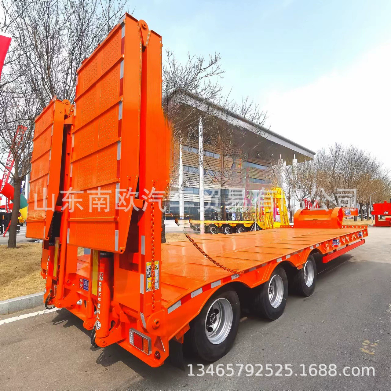 Низкоплоский полуприцеп Производитель строительной техники Транспортный крючок прицеп Двойной гидравлический подъем по лестнице транспортный полуприцеп