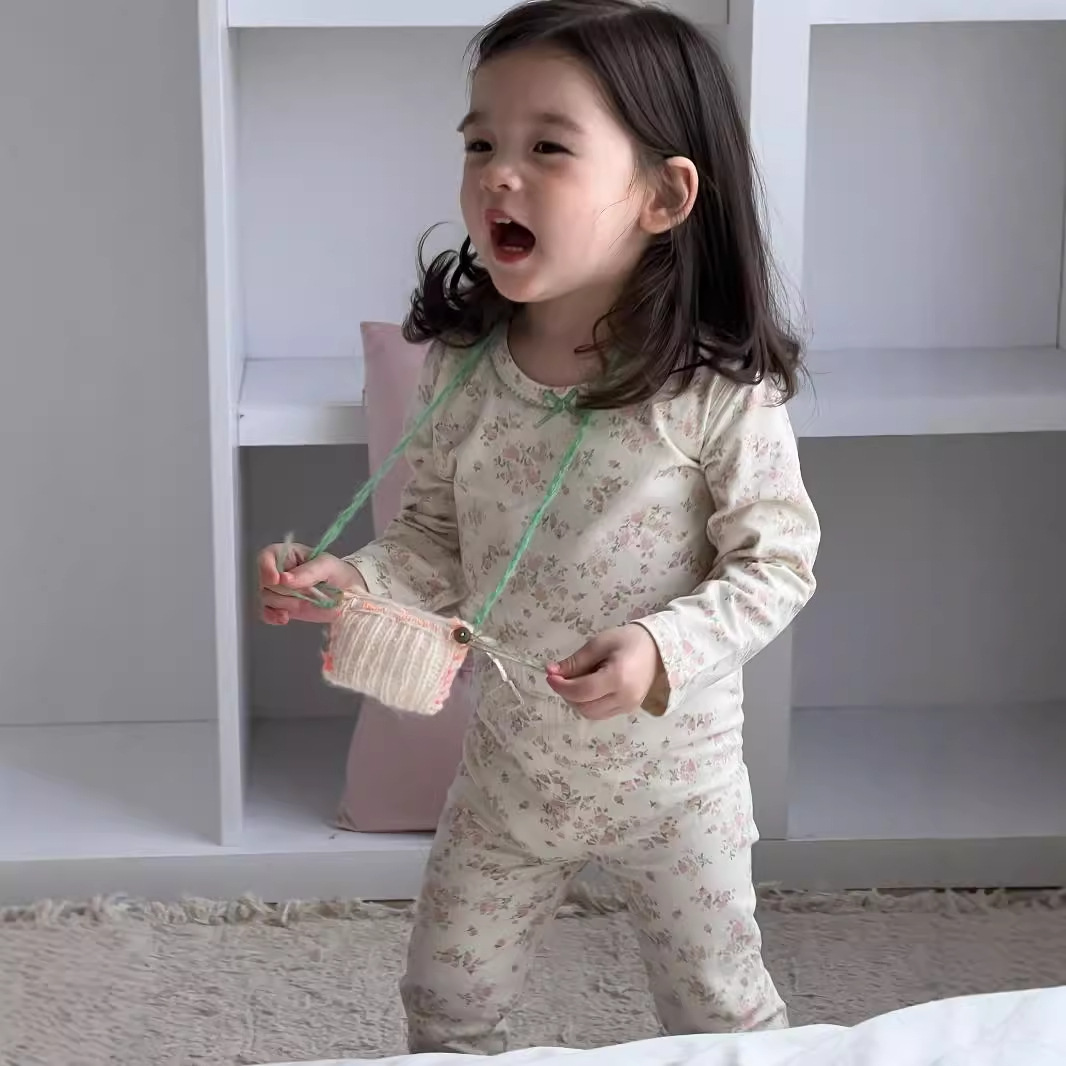 Pajamas para niños en el hogar set2025 ropa de otoño ropa infantil coreana ropa doméstica de niñas dos piezas de ropa de otoño bebé