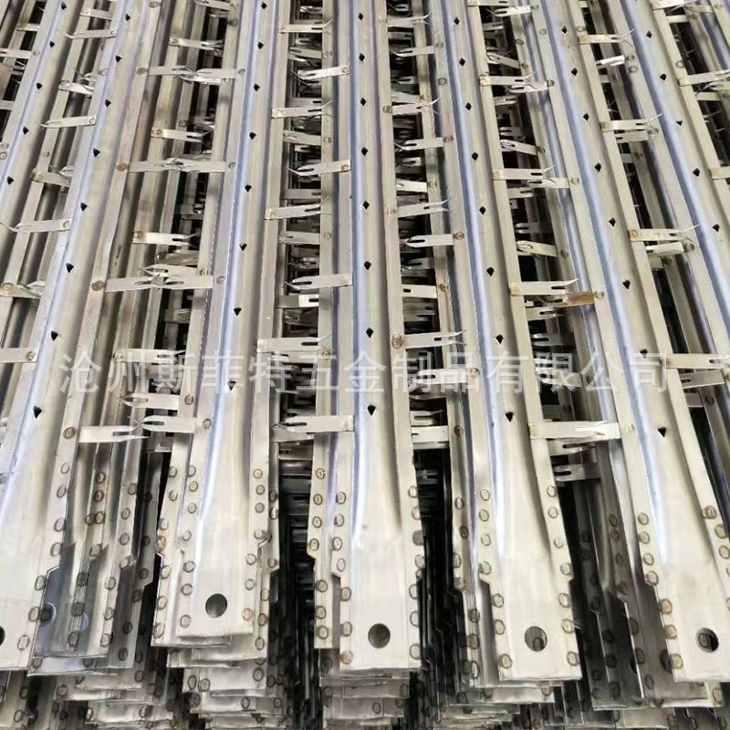 보조 철조망 포함