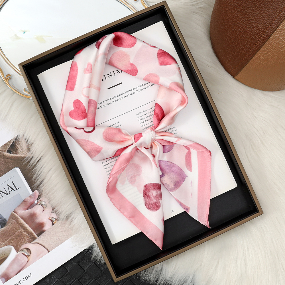 Bufanda de seda japonesa pequeña, fresca, verde 70, con sentido de la atmósfera, bufanda de mujer, bufanda, bufanda de seda dulce, regalo de mano