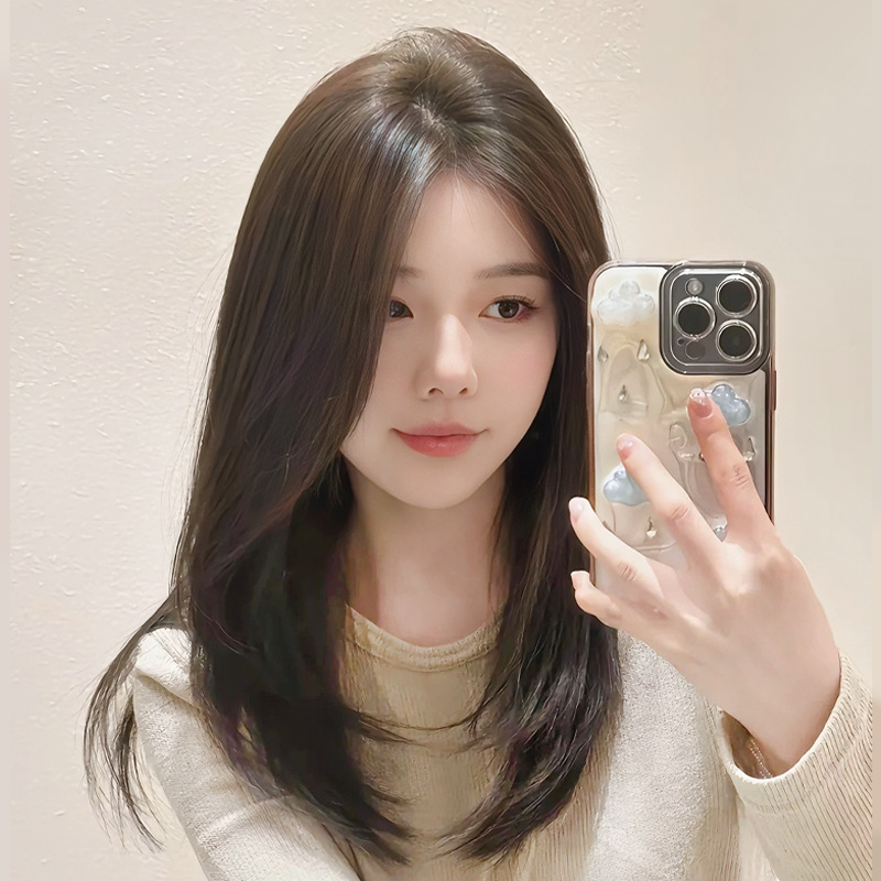 Fashionable Age-Reducing Full Wig for Women with High-Quality Middle Part, Lace Front, Collarbone-Length Synthetic Full Wig