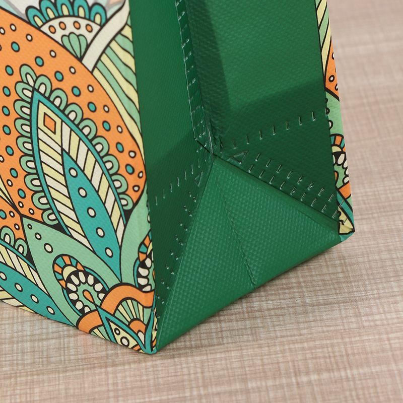 Bolsas de mano no tejidas de patrón creativo de ropa de mano bolsa de embalaje plegable recubierto bolsa de regalo de compras al por mayor