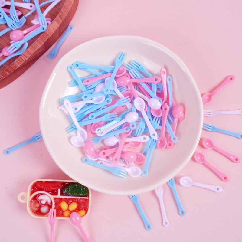 模擬ミニ小さな穴付きスプーンとフォーク DIY ミニキッチンキッチン用品装飾品ミニチュア食品おもちゃキッチンおもちゃ|undefined