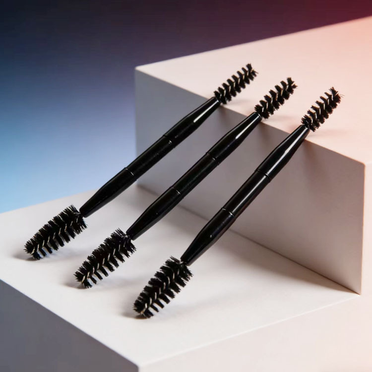 Disposable handheld black nylon brush for eyelashes