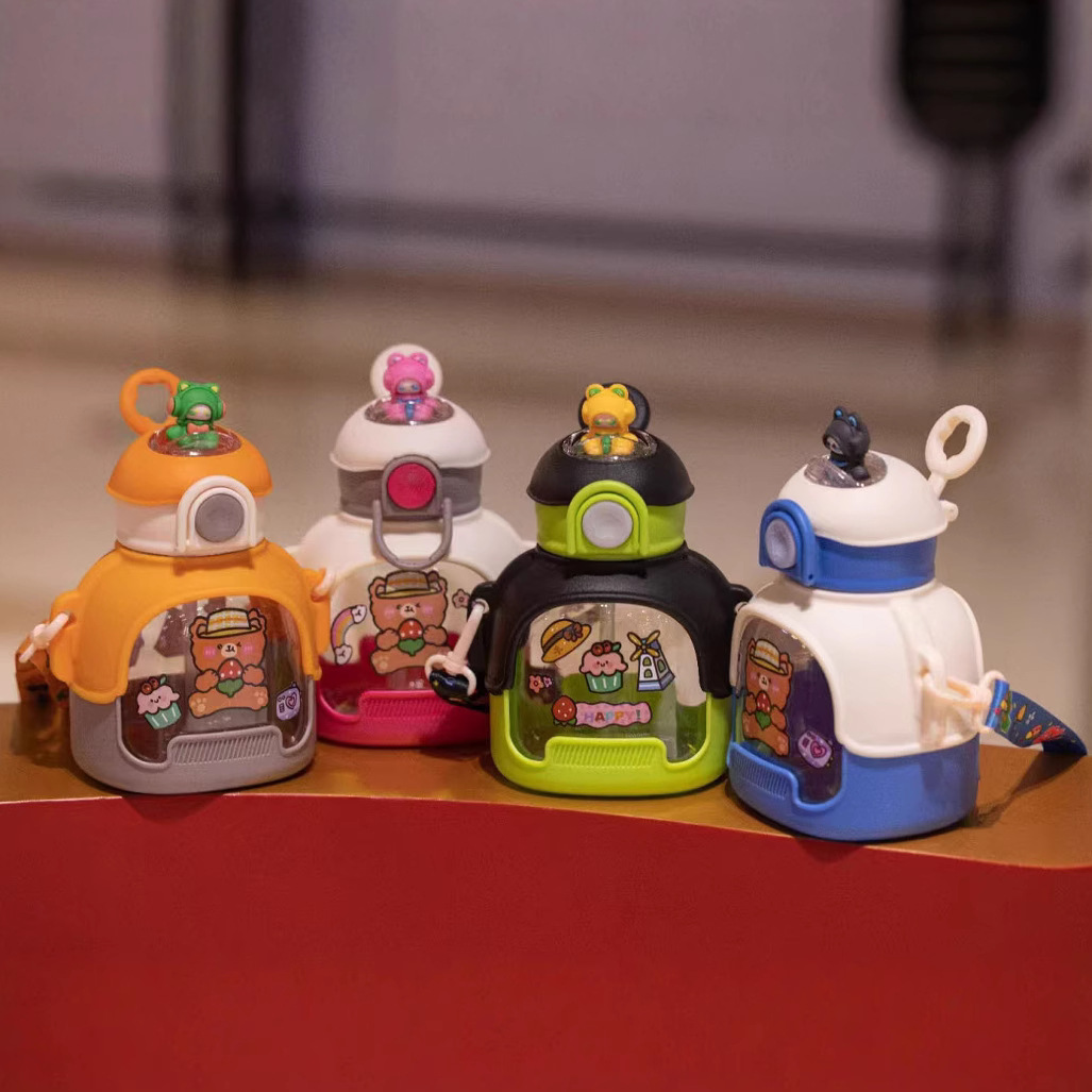 Taza de plástico Yue Shimei 860ML taza de agua de gran capacidad taza de doble bebida con mango taza de paja de dibujos animados taza de agua creativa