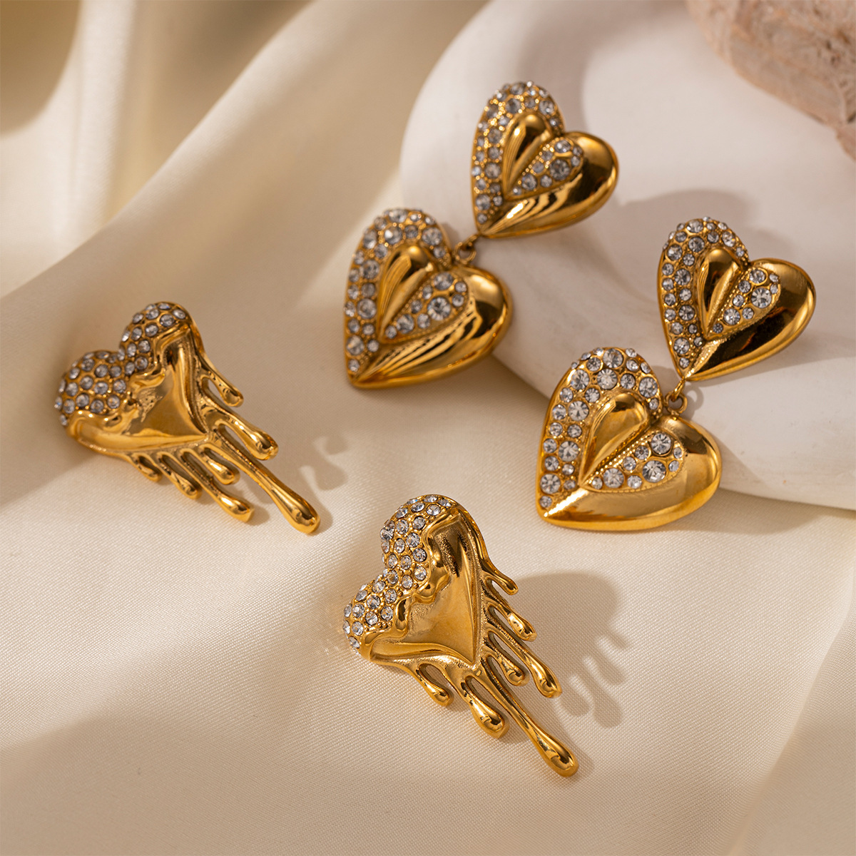 Taina europa y americana de acero inoxidable de acero titanio no se desvanece, moda transfronteriza de venta caliente de joyas de orejas de amor de orejas para mujeres