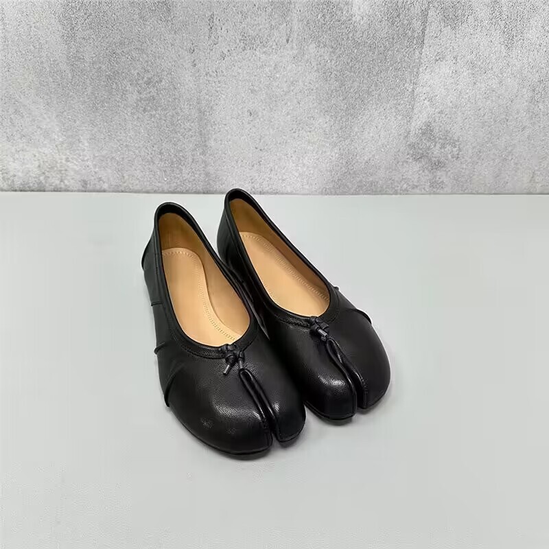 Soft leather version~Women's split-toe shoes, new niche pleated ballet pig蹄 shallow flat shoes for autumn 2026 Soft leather version~Women's split-toe shoes, new niche pleated ballet pig蹄 shallow flat shoes for autumn 2026