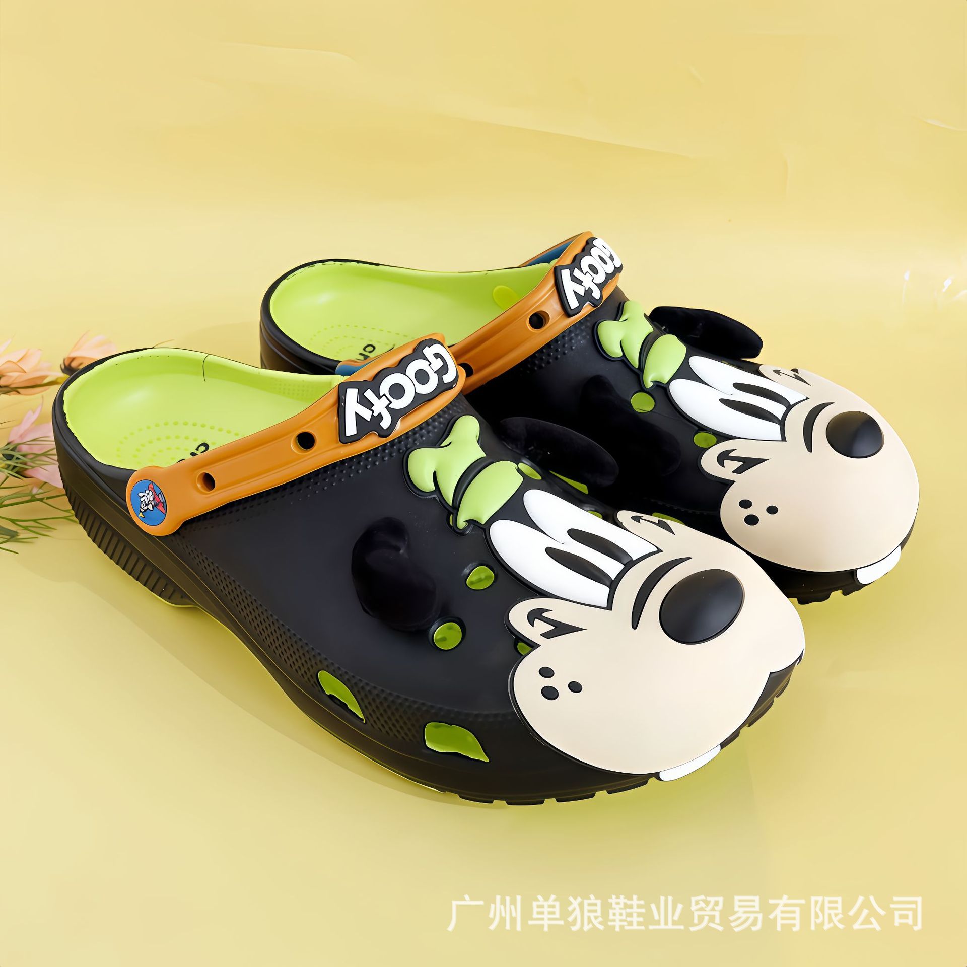 26 zapatos de agujero de dibujos animados de alta velocidad EVA con suela suave antideslizante zapatillas frías para hombres y mujeres que llevan zapatos de jardín de playa fuera de casa