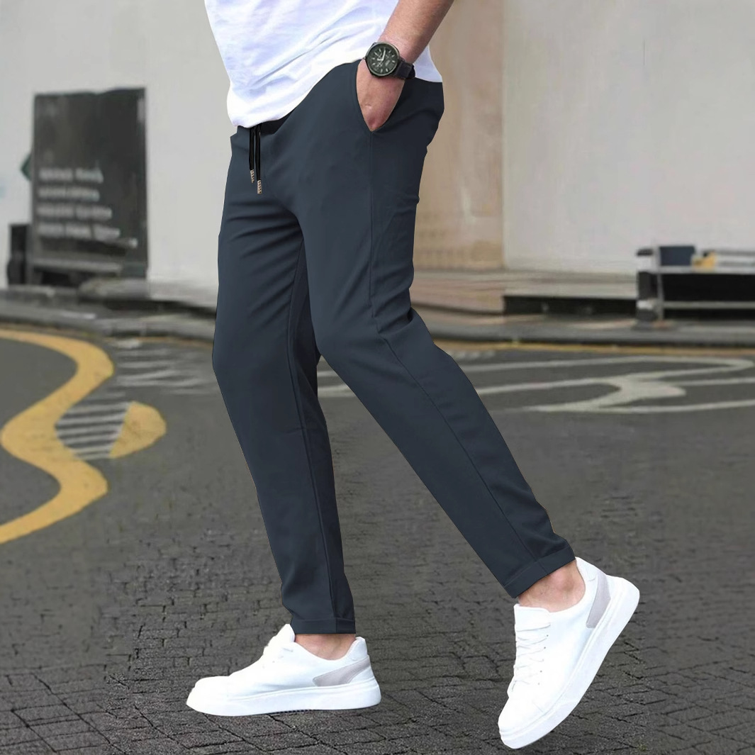 "Klassische Slim-Fit-Freizeithose für Herren mit Lederetikett – Polyester-Komfort für den Alltag in Schwarz, Khaki und Marineblau"_voghion.com