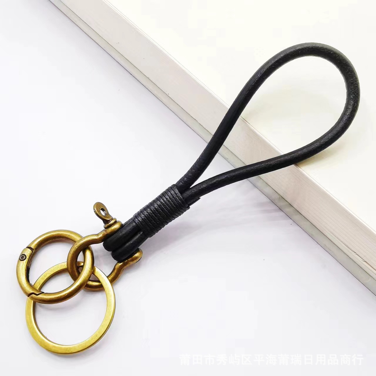 純粋な天然の本色の牛の縄のキーホルダーは自動車のチェーンの復古の簡単な包みを編みます。