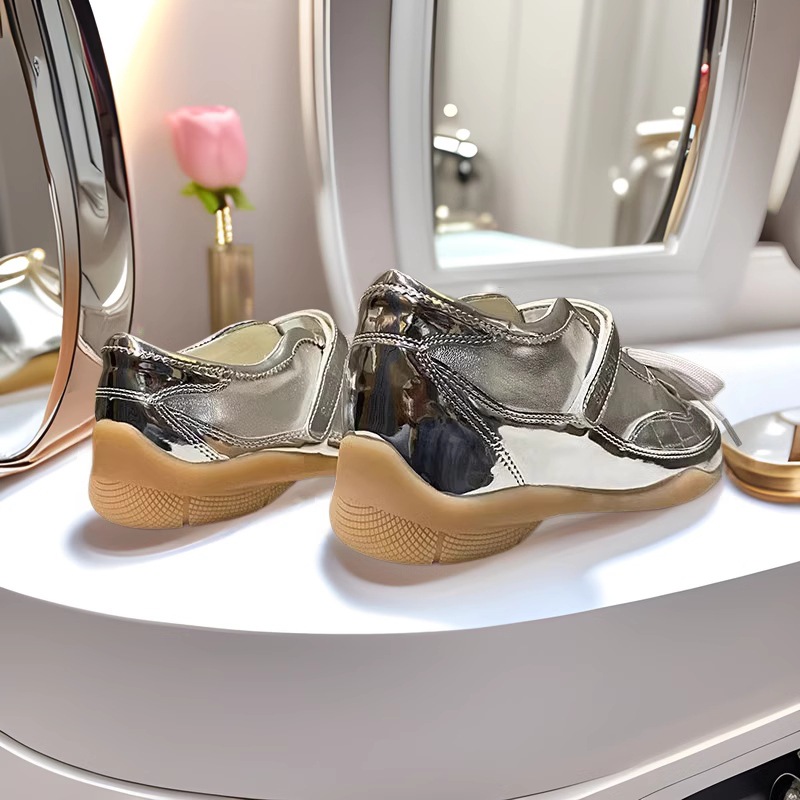 Sports ballet shoes made of sheepskin leather platform with hidden…