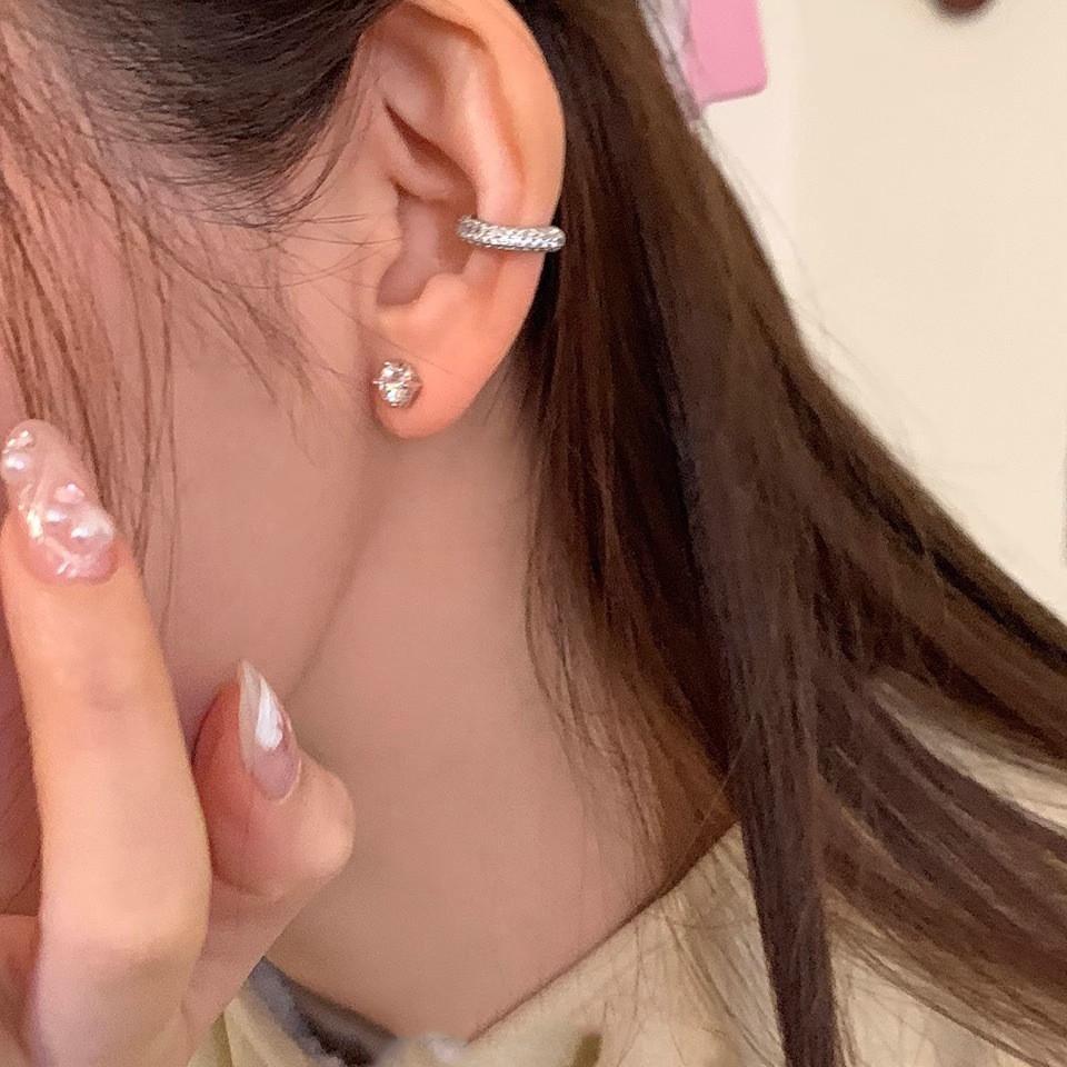 Hebilla de oreja brillante de gypsophila ~ Pendientes de anillo de oreja de diamante flash de medio círculo azul y blanco, anillo de hueso de oreja de nicho avanzado de moda femenina