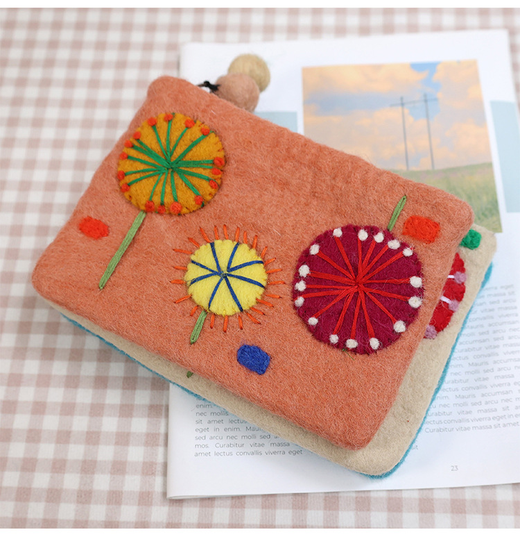 Unisex Dandelion Wool Felt Zipper Coin Purses display picture 2