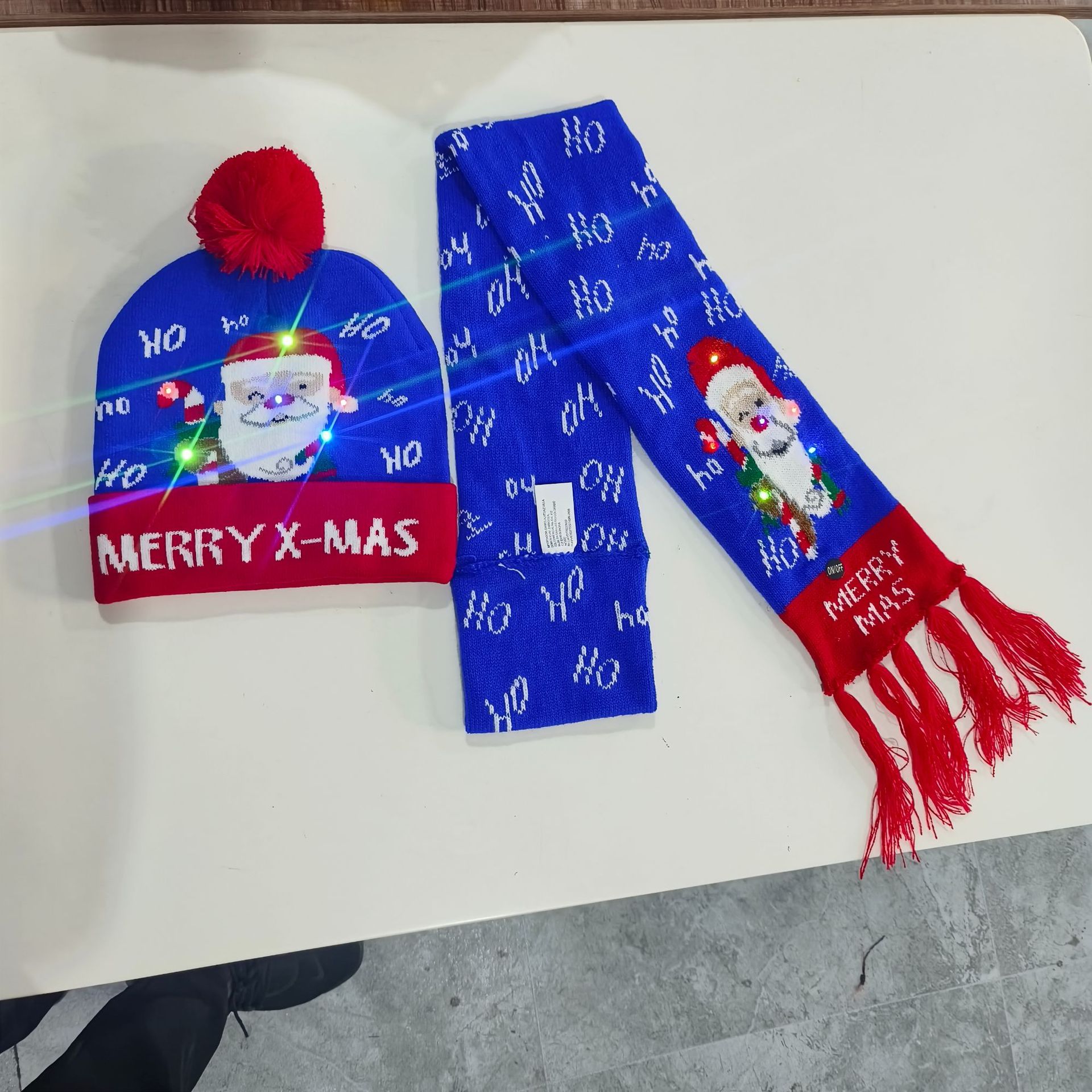 Spot árbol de Navidad sombrero bufanda con luz LED deslumbrante traje de dos piezas letras de punto animal jacquard fan bufanda