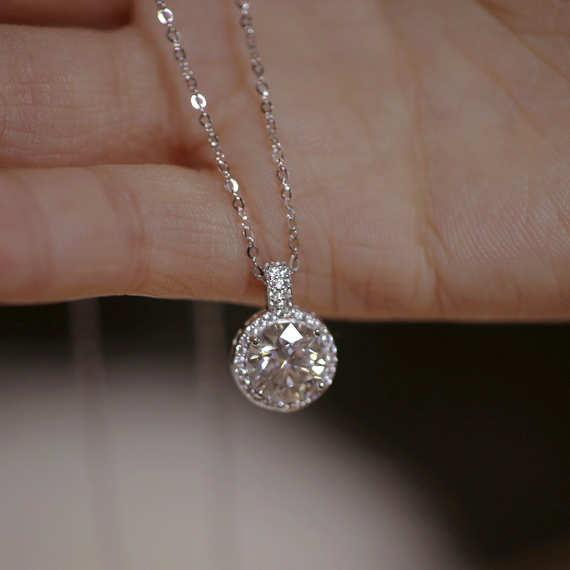 Round Sparkling Diamond Necklace For Women Elegant Versatile Gift_voghion.com