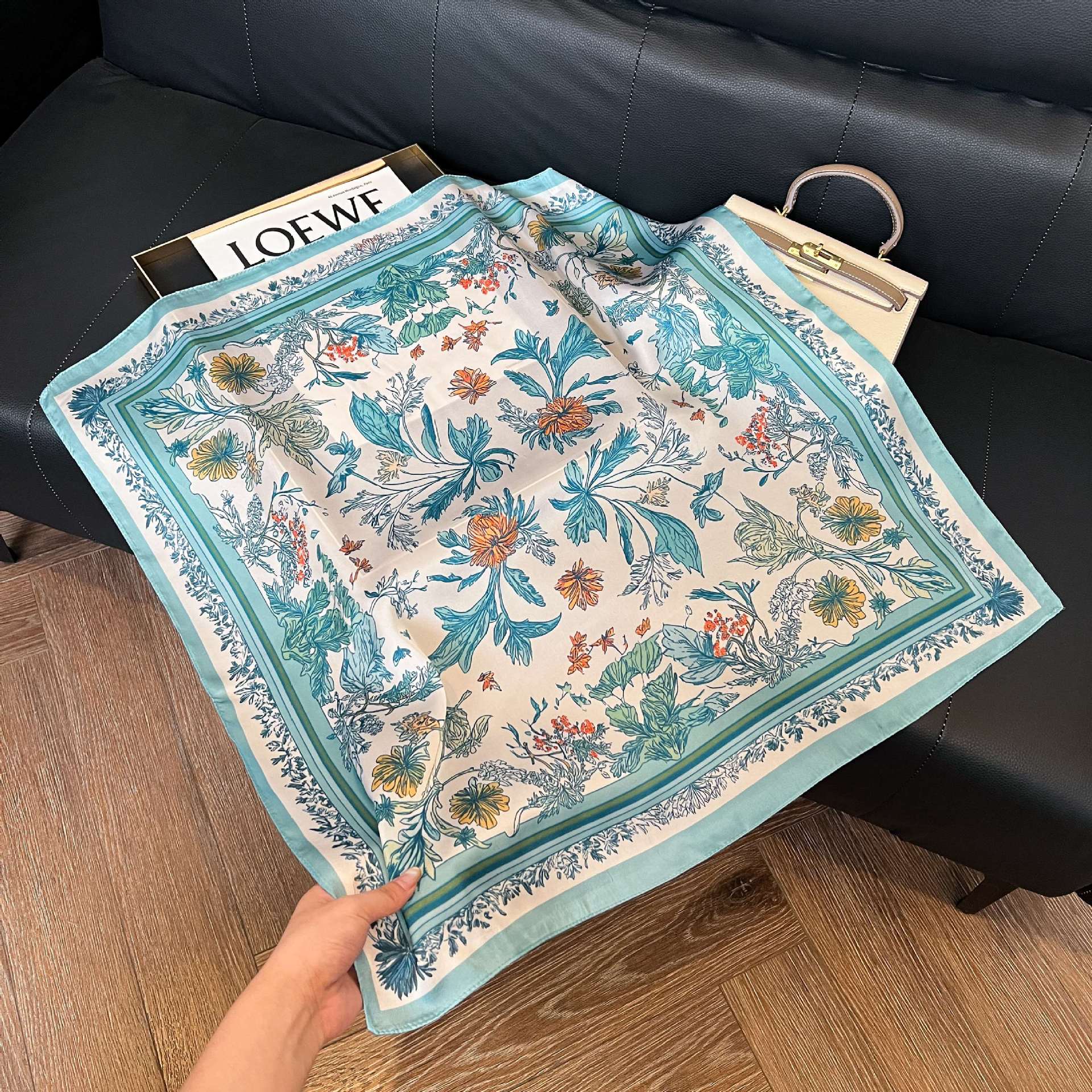 Nueva bufanda de seda de las mujeres de moda del todo-fósforo de alto grado pequeña bufanda cuadrada estilo coreano bufanda de cuello primavera y otoño bufanda retro bolsa de corbata image 120