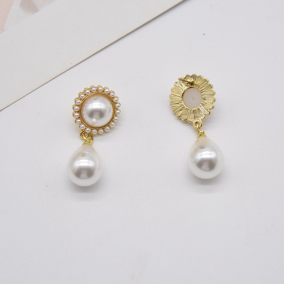 Pendientes Colgantes De Perlas De Gota De Agua Retro Al Por Mayor Nihaojewelry display picture 4