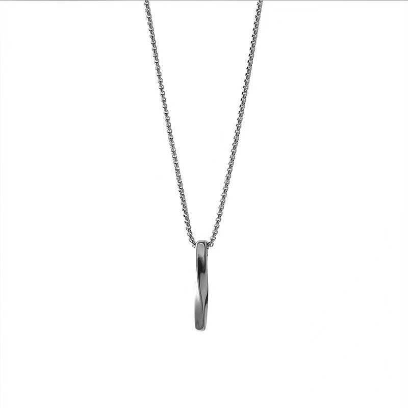 De gama alta de moda versátil suéter Cadena de nicho joyería colgante de los hombres de las mujeres collar de acero de titanio Yiwu Accesorios al por mayor