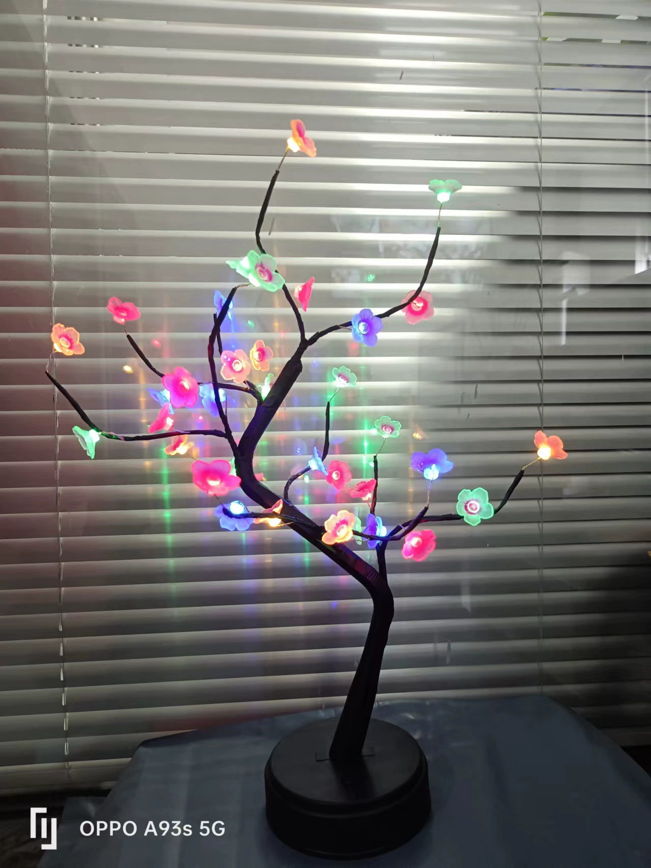 Люминесцентная LED-дерево слива, синхронное RGB, корпус аккумулятора + пульт, сенсорная платформа, ≈50 см
