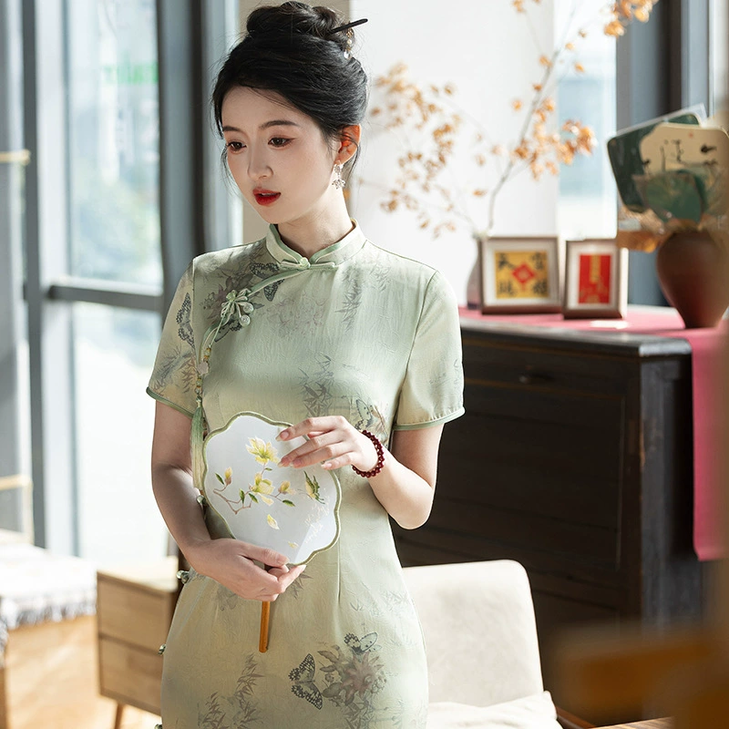 Ретро Cheongsam девушка молодая модель 2025 новый темперамент новый китайский стиль улучшен