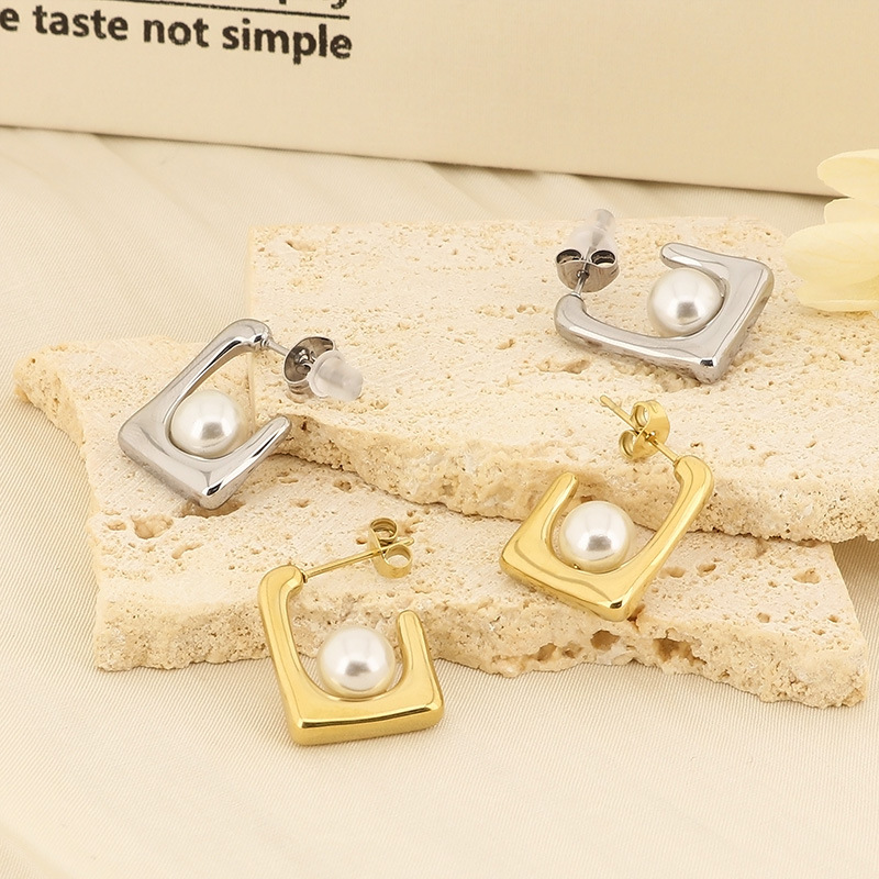 1 Pair Simple Style Geometric Plating Inlay Titanium Steel Pearl 18K Gold Plated Ear Studs display picture 2