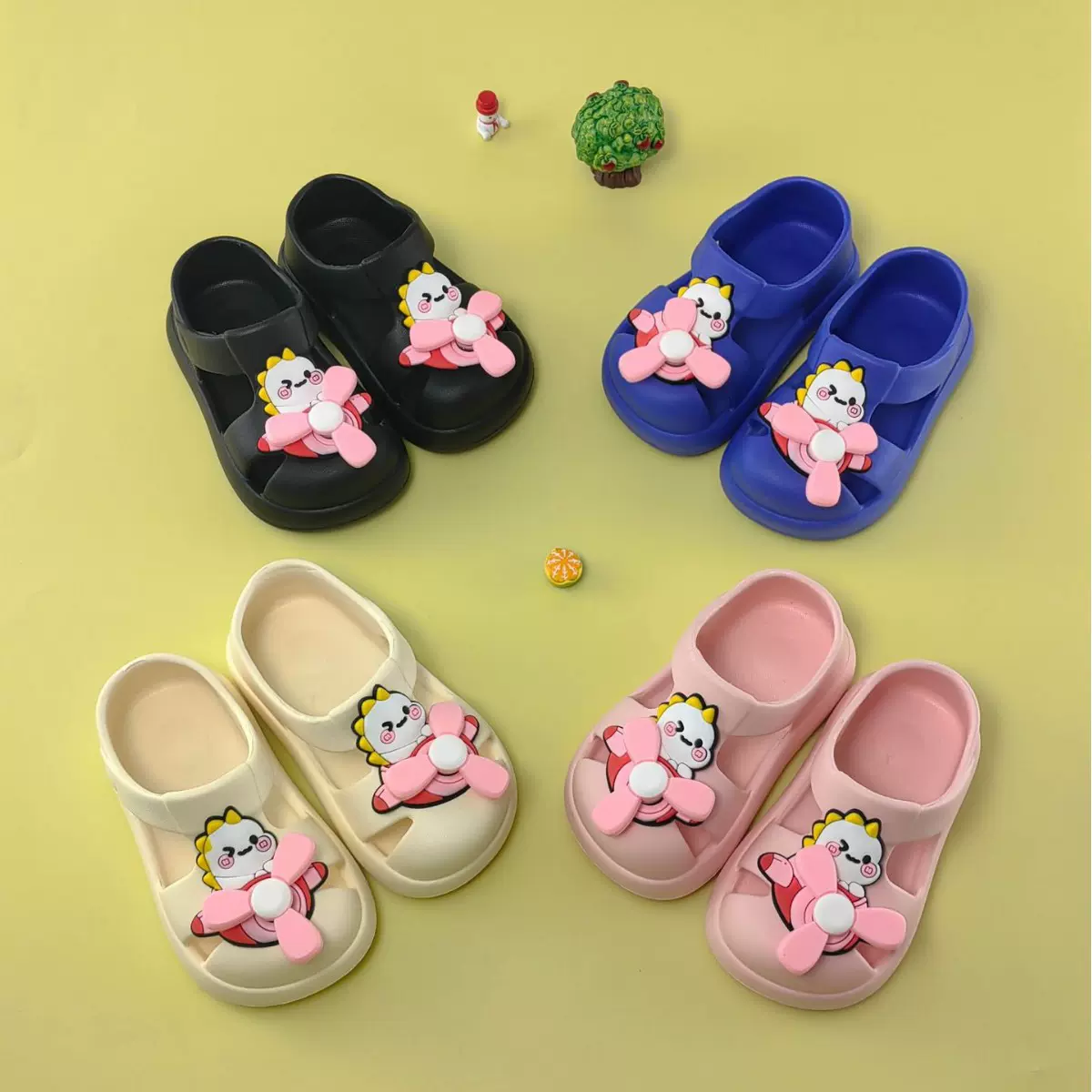 2026年儿童粉色转转飞机小包头鞋轻便柔软卡通洞洞鞋厂家批发现货