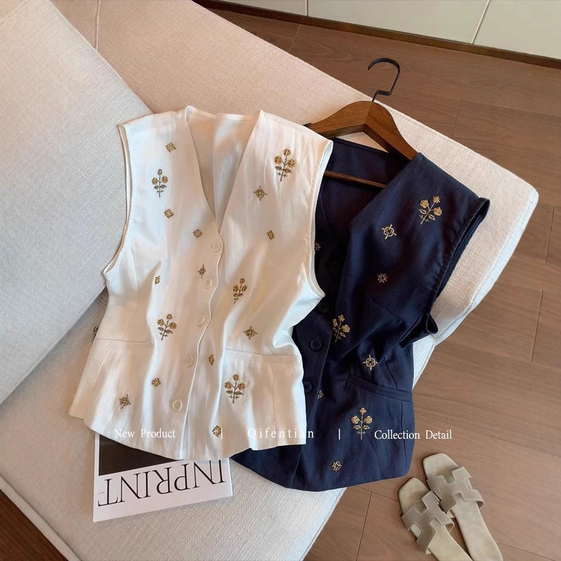 Old Money Style Embroidered Sleeveless Top for Women 2025 Summer High-End Elegant Loose Versatile V-Neck Fashion Vest