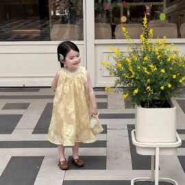 2026春季新款夏季女童重工暗花黄色挂脖吊带裙儿童节碎花气质洋气