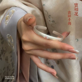 手镯;吊坠;戒指