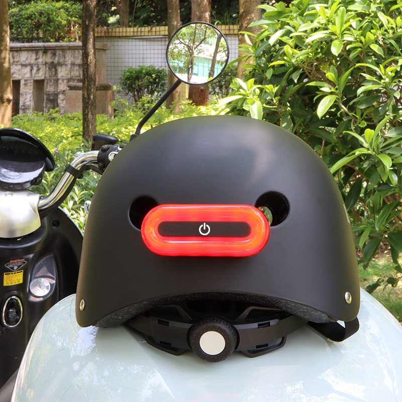 Casco de luz casco luz de advertencia luz de flash de la motocicleta luz trasera de la bicicleta de montar noche corriendo LED luz trasera de carga