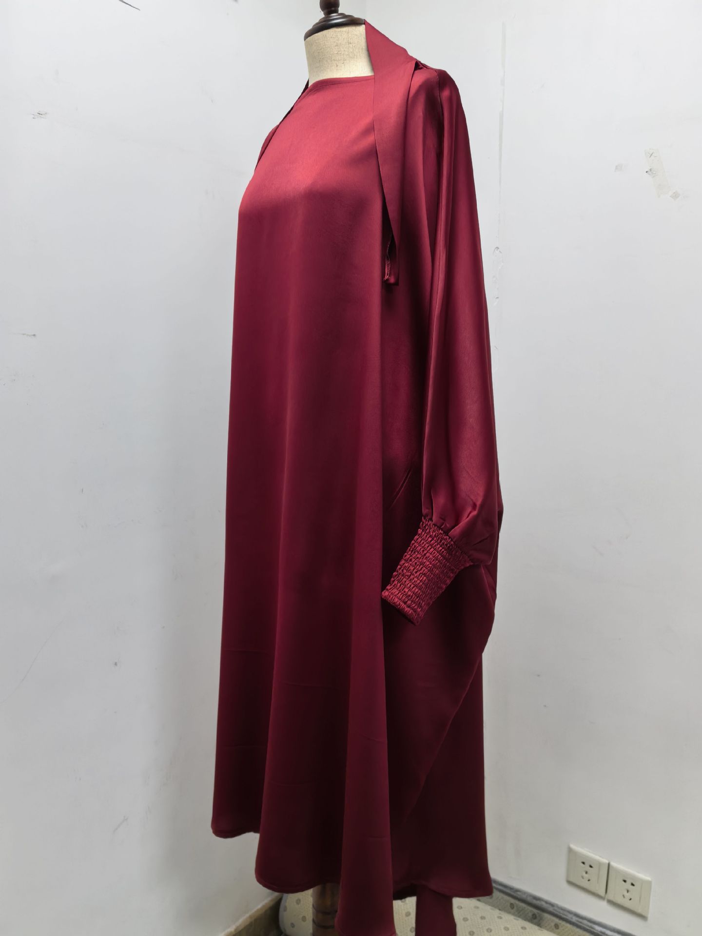 Abaya longa com capuz para mulher e criança moda modesta_voghion.com
