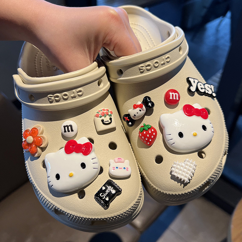 Cartoon cat hole shoes accessories shoe buckle shoe flower strawberry flower diy accessories detachable accessories suit wholesale