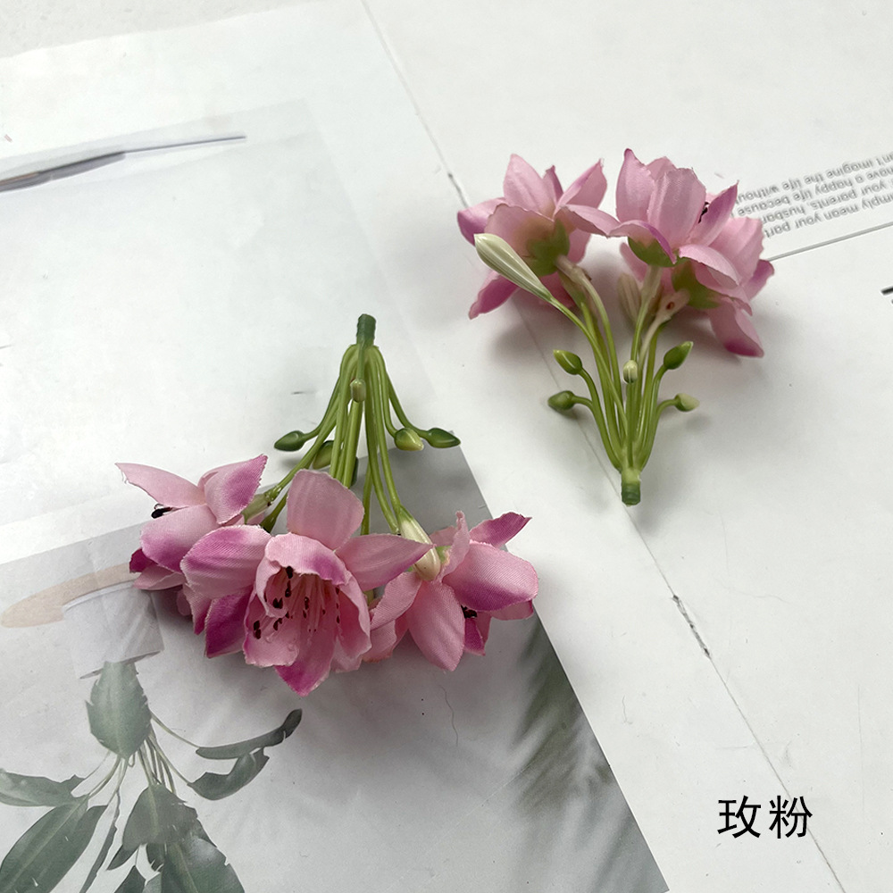 Simulación de flores 3 cabeza mini cadena de loto DIY tela de seda flores falsas tocado de flores material de broca de flores para hacer decoración de salón de bodas