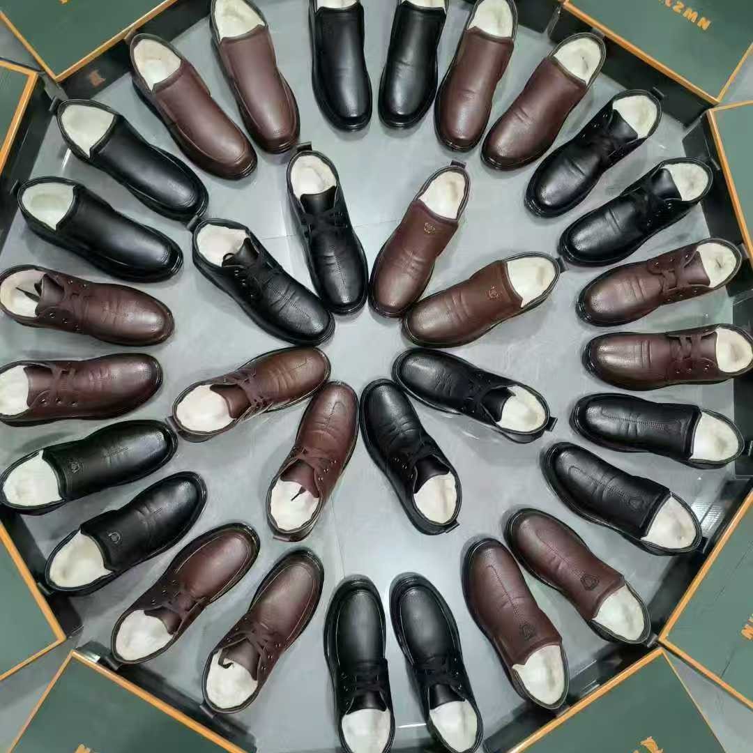 品牌棉鞋男士冬季新款皮毛一体老爸加绒保暖皮鞋休闲加厚高帮男鞋