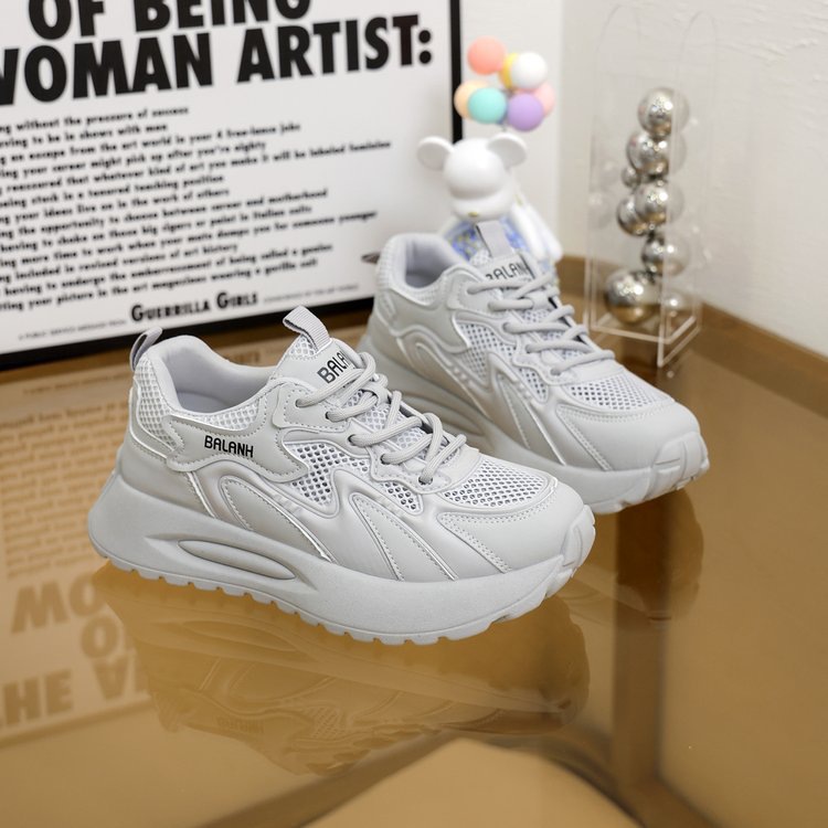 Trendy White Sneakers 2024 Summer New Breathable Soft Sole Running High-End Dad Shoes For Women_vogvips.com
