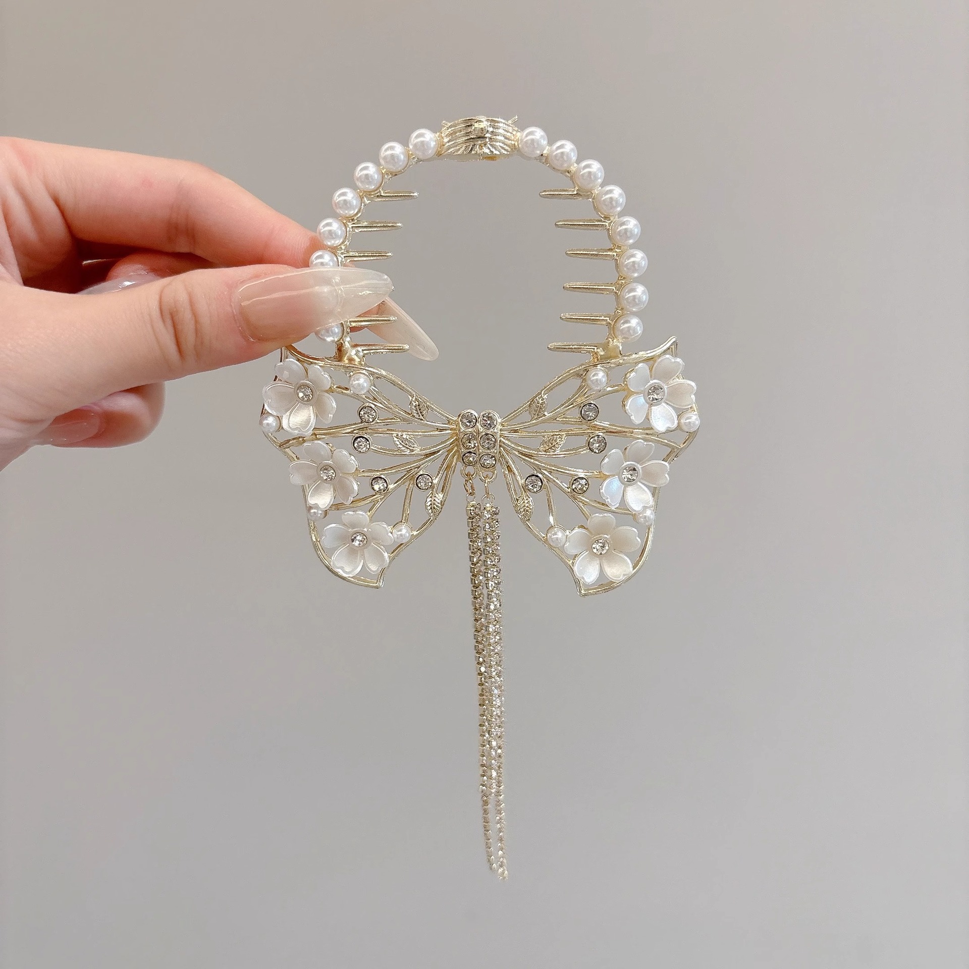 Nuevo estilo chino mariposa botón de cabello para mujeres de alta calidad flores de perla clips de cola de caballo lujoso clips de agarre de cabeza posterior falda de caballo adornamiento para el cabello