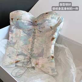 2026新中式花色缎面链条肩带显瘦紧身鱼骨绑带褶皱吊带背心上衣