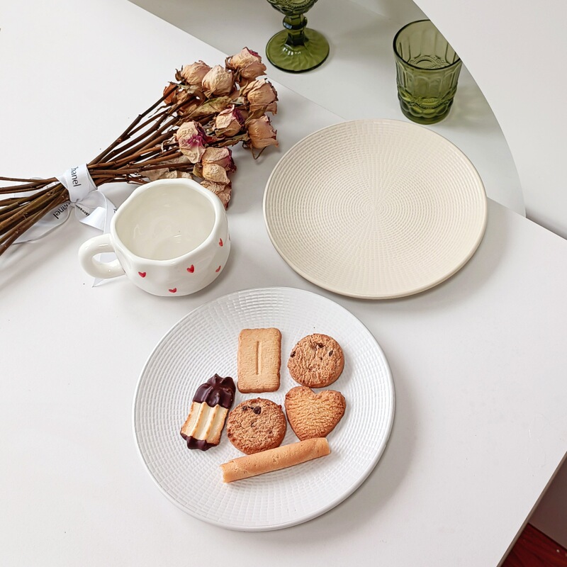 Underglaze high temperature resistant hand painted ceramic plate household plate wholesale South Korea restaurant high-looking ins style dessert plate Underglaze high temperature resistant hand painted ceramic plate household plate wholesale South Korea restaurant high-looking ins style dessert plate