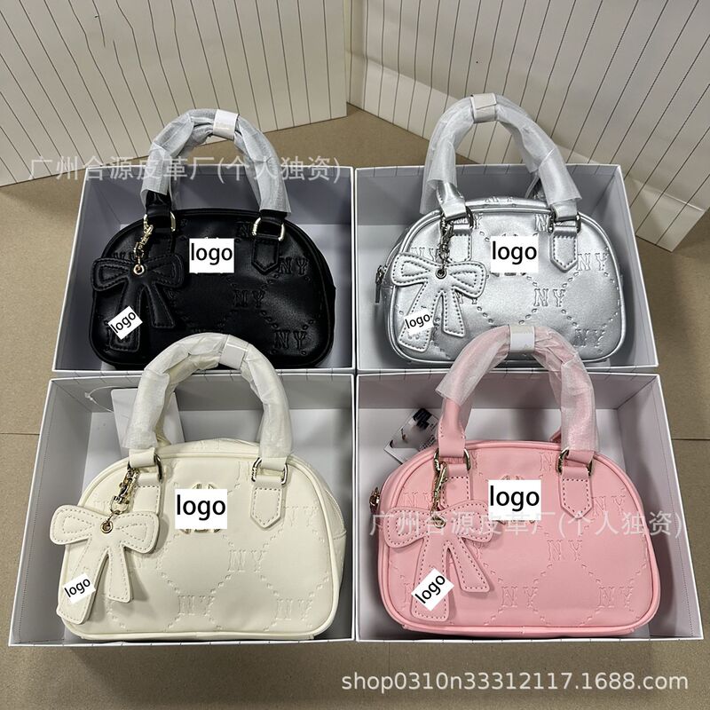 26 New bowling bag charm, NY bag, shoulder bag, handbag, shell bag, fashionable and versatile, suitable for commuting, crossbody bag, tote bag 26 New bowling bag charm, NY bag, shoulder bag, handbag, shell bag, fashionable and versatile, suitable for commuting, crossbody bag, tote bag