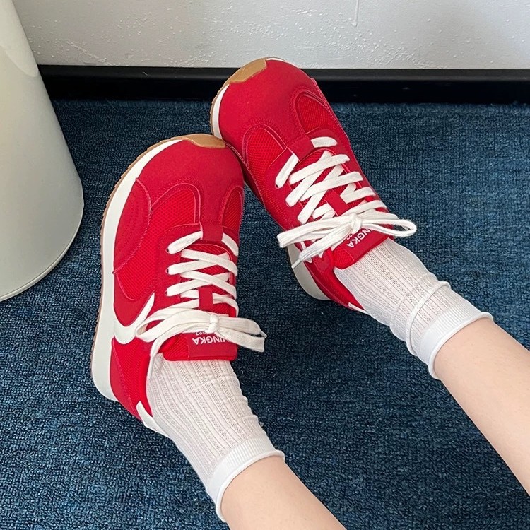 2025 nuevos zapatos deportivos de capacitación deportiva ligera con suela gruesa y casuales para mujeres versátiles verano y otoño malla transpirable simple zapatos Agan