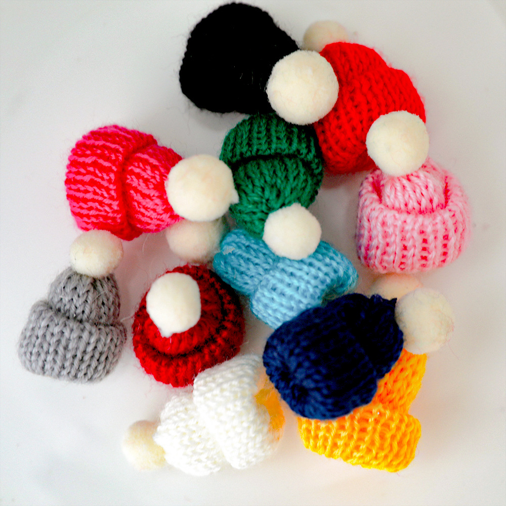 Decoraciones navideñas de lana pequeña tapa de botella de vino decoración mini pequeño sombrero accesorios de fieltro navideño transfronterizos