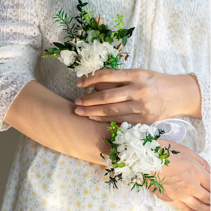 雲南産のプリザーブドローズ、ウェディングブーケ、腕輪ブーケ、結婚式、プロポーズ、ブライズメイド、友人への贈り物、高級感のあるギフト|undefined