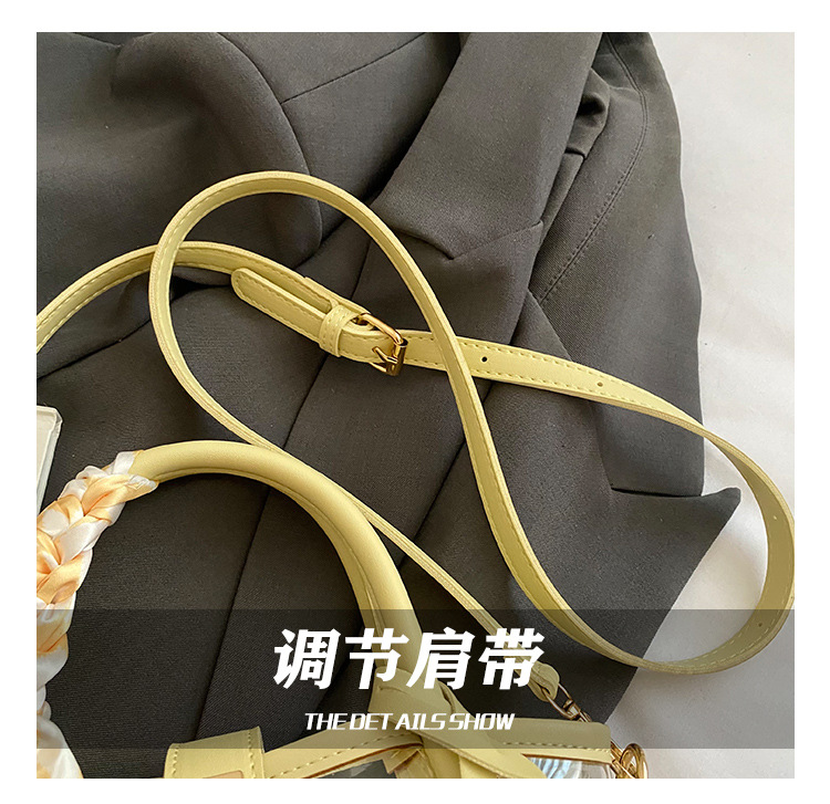 This year's popular women's handbag features a new, stylish and versatile hand-held crossbody bag with a Korean niche design and a bucket bag undefined