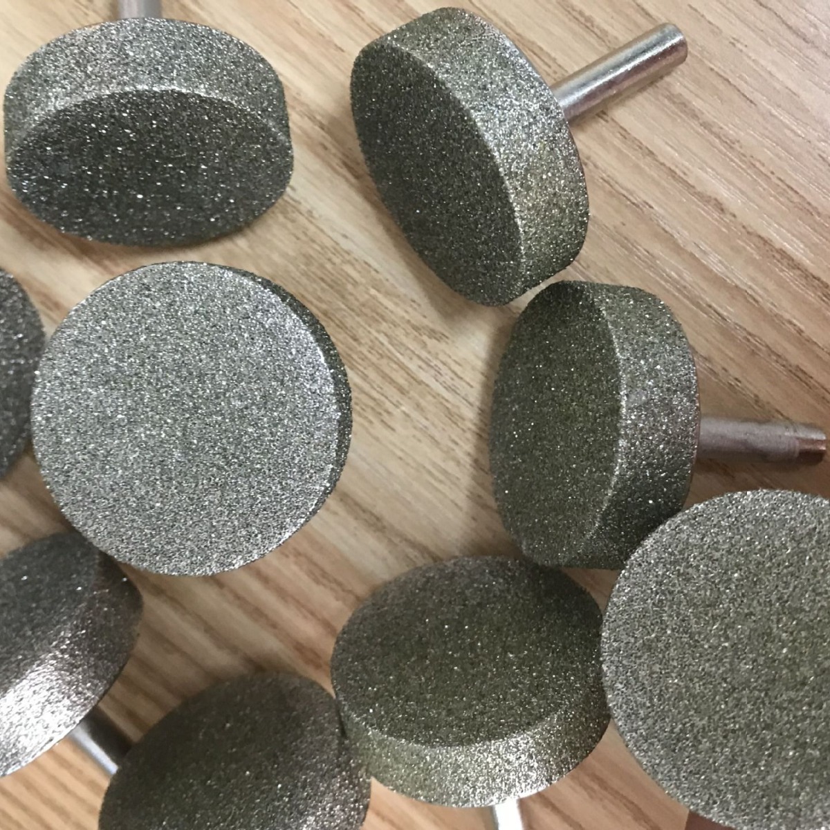 电镀金刚砂钻石磨头，金刚砂磨头表面喷砂加工，砂粒均匀锋利耐磨