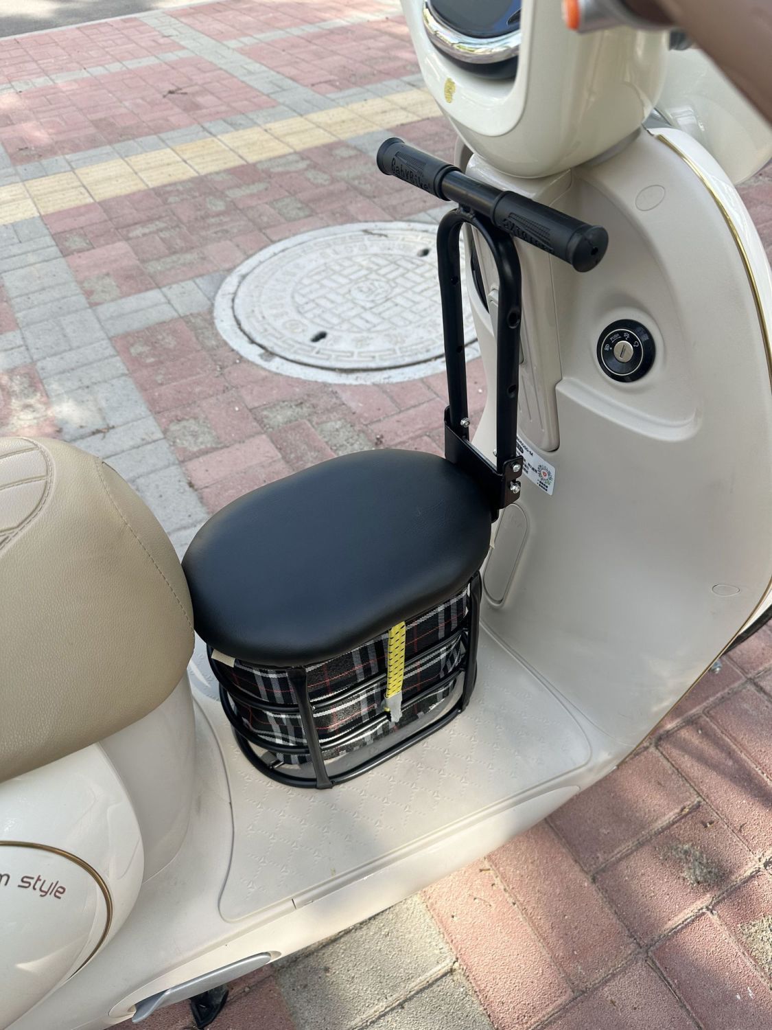 Electric Vehicle Child Seat with Storage, Foldable Seat with Storage, Special Baby Seat