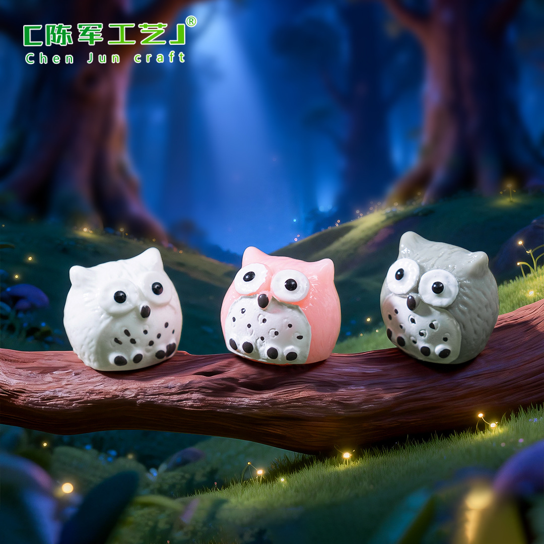 小さいサイズの4色のフクロウのコケの小さい景観の置物のアクセサリーのdiyは樹脂の小さい置物を組み立てます。